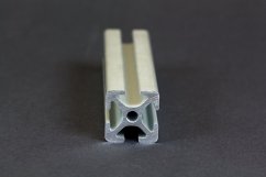 Profil aluminiowy 20x20 mm, rowek 5 mm; z cięciem na wymiar