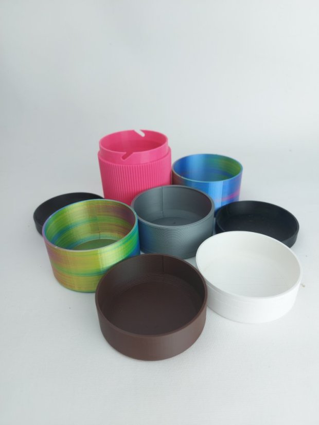 Screw tray - random color, height and shape