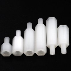 Nevodivé distanční sloupky - nylon